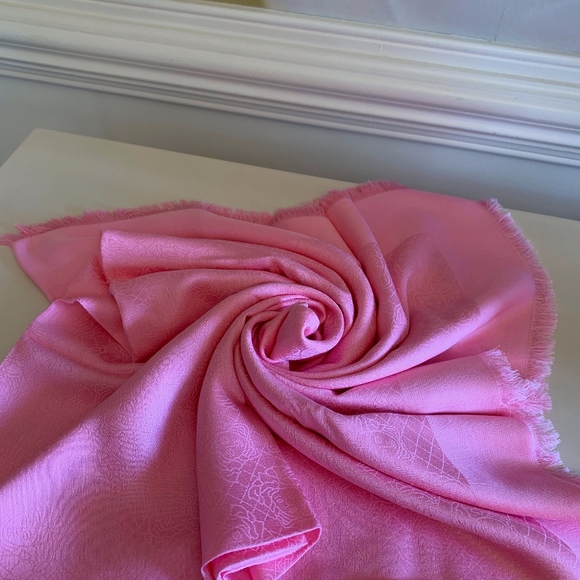 Versace Scarf. Large.Pink.New.GORGEOUS!